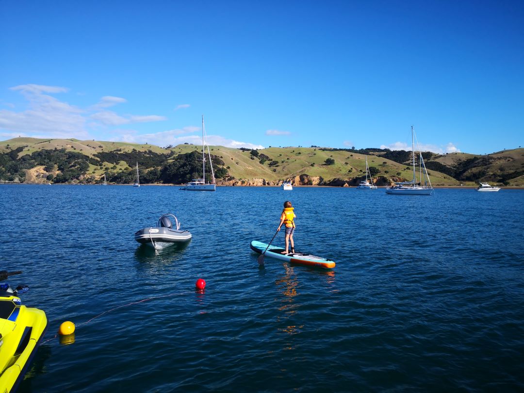 Extras Wasting Light paddle boarding